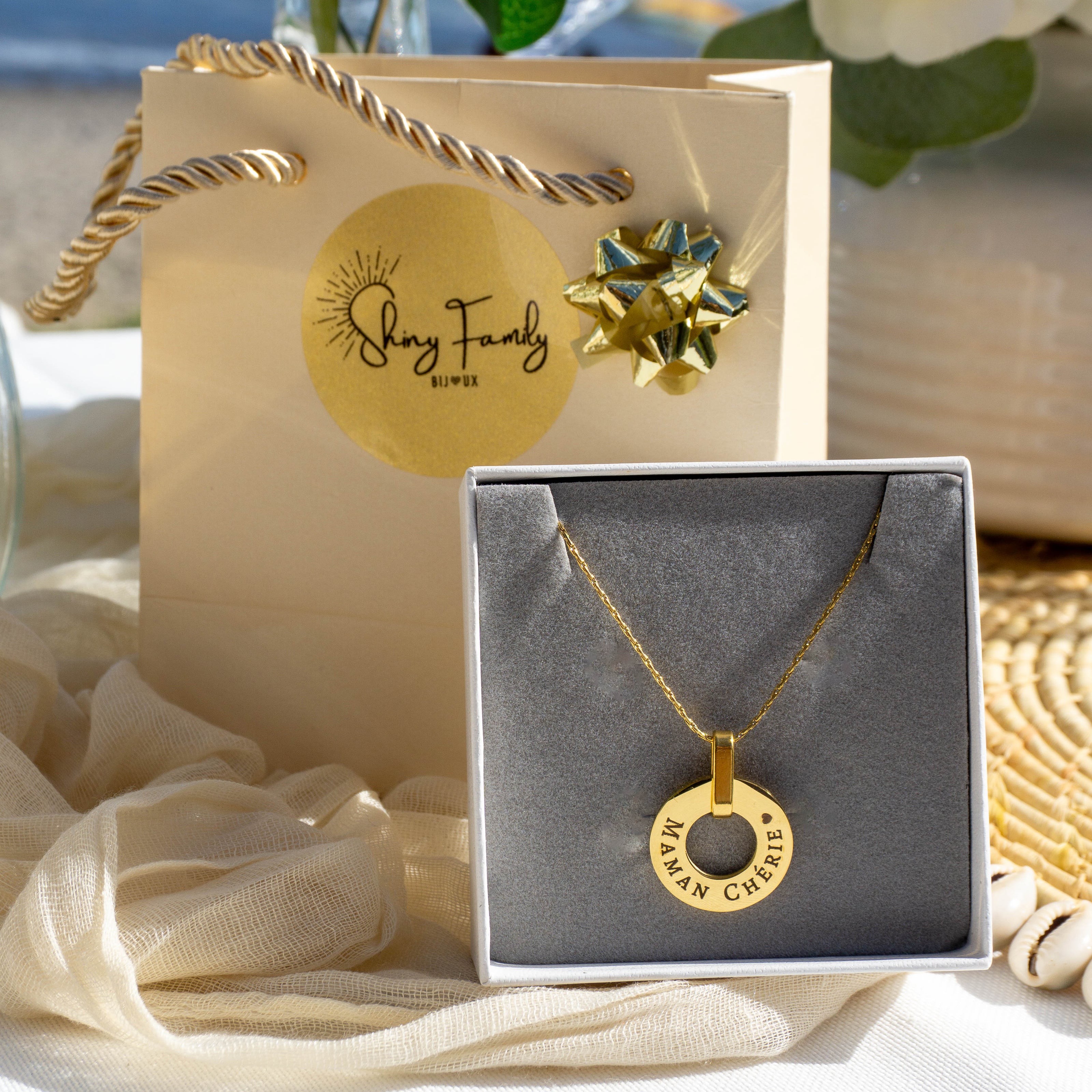 Engravable Necklace – Circle of Love Model